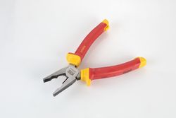 Alicate Universal Aislado ALYCO ORANGE VDE 1000V de 180 y 200 mm. Ref. 171358 y 171360