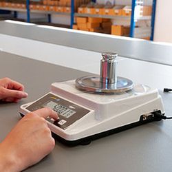 Balanza Compacta Pce-Bsk 1100 La Balanza Compacta Es Una Balanza Apta Para El Trabajo Diario En Un Laboratorio. Además De La Función Básica De Pesaje, La Balanza Compacta Está Equipada Con La Función De Cómputo De Piezas
