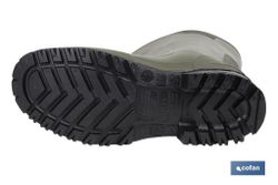 Bota de Agua | Media Caña | Fabricada PVC | Color Verde | Suela Antideslizante. Modelo Covadonga