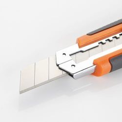 Cutter De Cuchilla Fragmentable De 18 Mm Con Guía Métalica ALYCO ORANGE, Referencia 170814