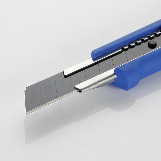 Cutter Cuchilla Sk2H Fragmentable 18 Milímetros Botón Deslizable ALYCO. Referencia 186618