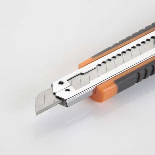 Cutter De Cuchilla Fragmentable De 9 Mm Con Guía Métalica ALYCO ORANGE, Referencia 170812