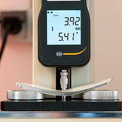 Dinamómetro Pce-Fm 500n. El Dinamómetro Pce-Fm 500n Es Un Medidor De Fuerza Preciso Controlado Por Un Microprocesador Para Medir En Las Unidades N, Kg Y Lb. La Pantalla Del Dinamometro Es De Fácil Lectura Gracias A Sus Grandes Dígitos.