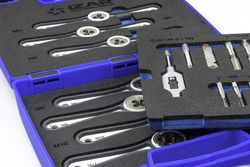 Juego Cojinetes De Roscar (Terrajas) Monoblock Y Machos De Mano, Refrencia 3006
