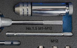 Juego de Machos y Cojinetes de Roscar a Mano, Rosca Metrica de M-3 a M-12, Referencia 3406