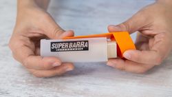 Masilla reparadora CEYS super barra madera Se presenta en una cómoda barrita de 29 g. Ref.4572B117