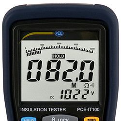 Medidor De Aislamiento Pce It100. Detecta Con Tensiones Auxiliares De 125 V, 250 V, 500 V Y 1000 V Resistencias De Aislamiento Hasta Máx. 4000 Mω. Este Medidor De Aislamiento Mide Además Bajas Resistencias Hasta 400 Ω