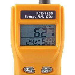 Medidor De Co2 Pce-7755. Detector De Gas Portátil De Bajo Coste Con El Que Puede Comprobar La Calidad Del Aire En Interiores. El Detector De Gas Tiene Una Pantalla Dual Con 3 Parámetros Simultáneos Para Co2, Temperatura Y Humedad