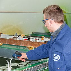 Medidor De Temperatura Pce-889b. El Medidor De Temperatura Es, Gracias A Su Excelente Relación Calidad/Precio, Ideal Para El Ámbito Privado E Industrial. El Medidor De Temperatura Es Un Aparato Sin Contacto.