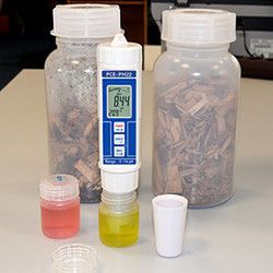 Medidor De Ph Pce-Ph 22. Resistente Al Agua Es Capaz De Detectar De Forma Rápida Y Precisa El Valor Ph Y La Temperatura. Gracias A La Indicación Doble En La Pantalla De Este Medidor De Ph, Ambos Valores Se Muestran Simultáneamente.