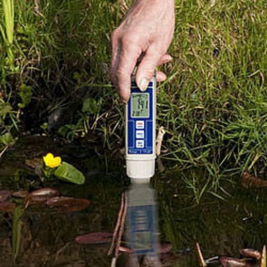 Medidor De Ph Pce-Ph 22. Resistente Al Agua Es Capaz De Detectar De Forma Rápida Y Precisa El Valor Ph Y La Temperatura. Gracias A La Indicación Doble En La Pantalla De Este Medidor De Ph, Ambos Valores Se Muestran Simultáneamente.