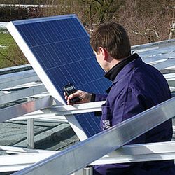 Radiómetro Pce-Spm 1. El Radiómetro Para Energía Solar Es El Instrumento Óptimo Para Ingenieros Solares, Arquitectos Y Aficionados A La Ingeniería Solar. Con Este Dosímetro De Radiación Determina La Potencia Solar.
