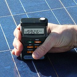 Radiómetro Pce-Spm 1. El Radiómetro Para Energía Solar Es El Instrumento Óptimo Para Ingenieros Solares, Arquitectos Y Aficionados A La Ingeniería Solar. Con Este Dosímetro De Radiación Determina La Potencia Solar.