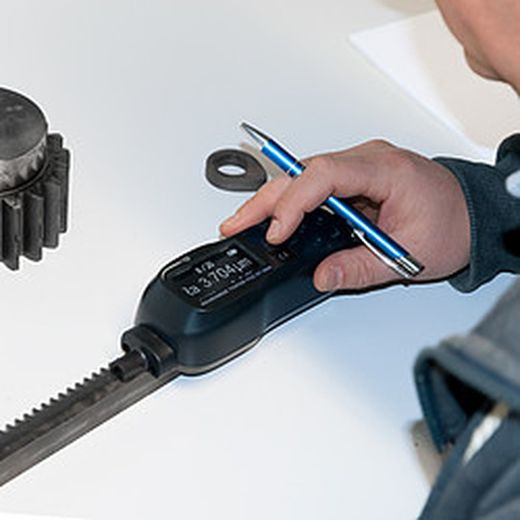 Rugosímetro Pce-Rt 1200. Se Utiliza Para La Detección De La Rugosidad Superficial. El Rugosimetro Compacto Es Un Dispositivo De Mano Para Usarlo De Forma Móvil. Gracias A Su Alimentación Por Un Acumulador Puede Medir Directamente In Situ.