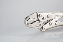 Tenaza Grip De Alta Potencia Alyco. varias medidas: 130 mm, 180 mm y 210 mm. Referencias 109121, 109122 y 109123